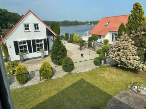 Freistehendes Ferienhaus am See Nähe Roermond